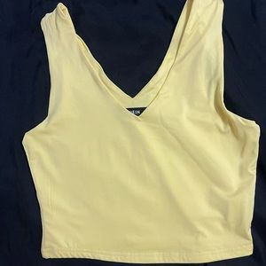 Yellow ribbed tank business style